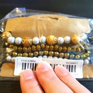 Ladies NWT beaded bracelet set